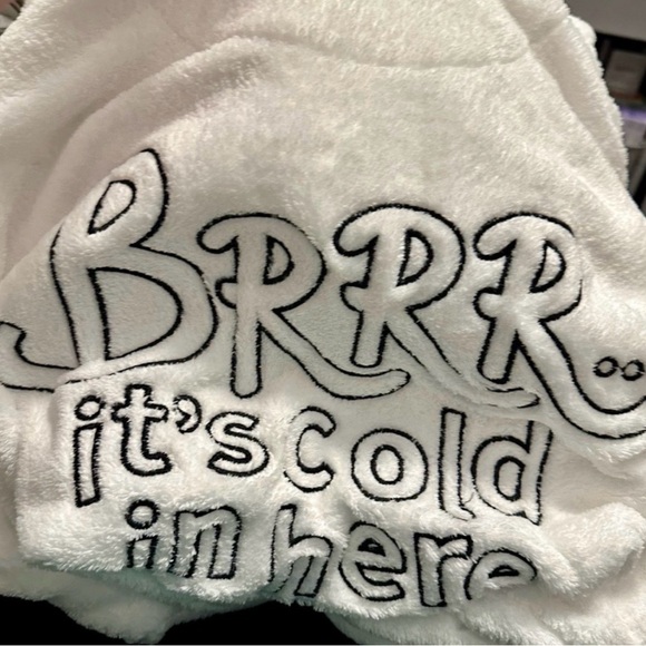 Cocus Pocus white Robe - Picture 3 of 3